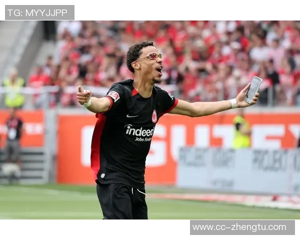 德天空报道法兰克福计划今夏引进阿贾克斯17岁中场新星斯图尔